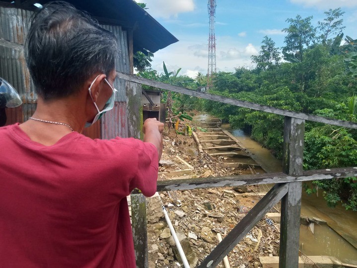 Turap Sungai Ambruk Jadi Ancaman Keselamatan Warga 