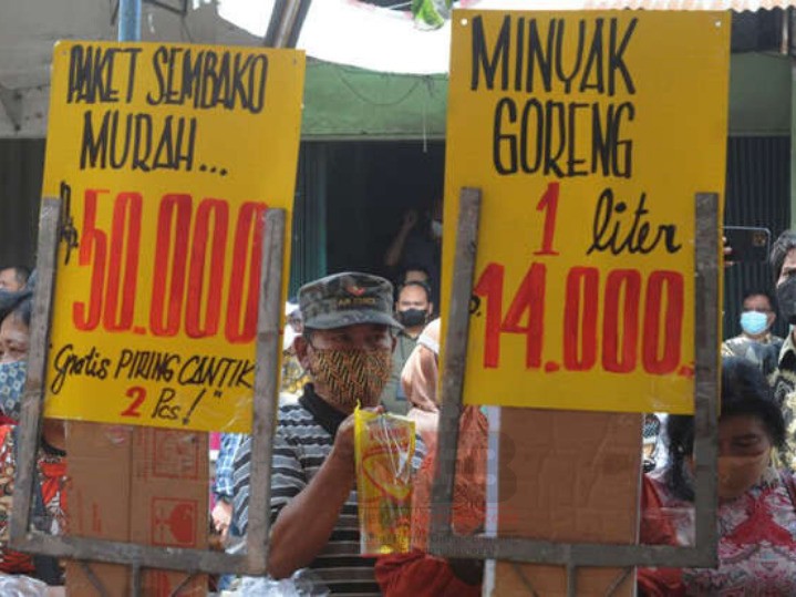 Tak Perlu Panic Buying, Esok Minyak Goreng Sudah Dijual Seharga Rp 14.000