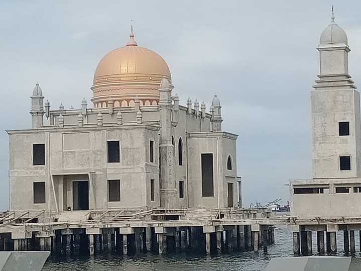 Masjid Terapung Rawan Disenggol Kapal Nelayan, Dewan Minta Dipasang Pagar Pengaman
