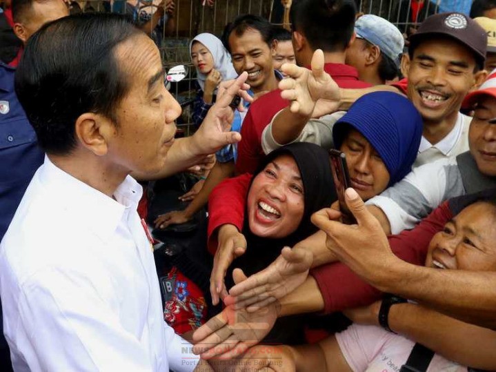 Presiden_Jokowi_Blusukan.jpg